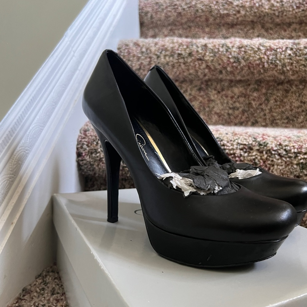 Jessica Simpson Black Pumps